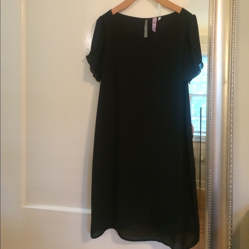 Francesca's Black Short Sleeved Mini Dress - Large