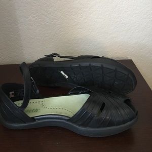 Shoes, leather, flat with strap