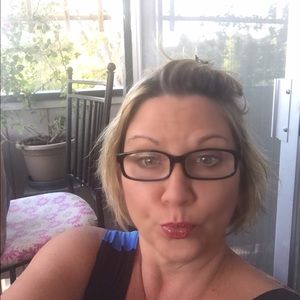 Meet your Posher, Monique