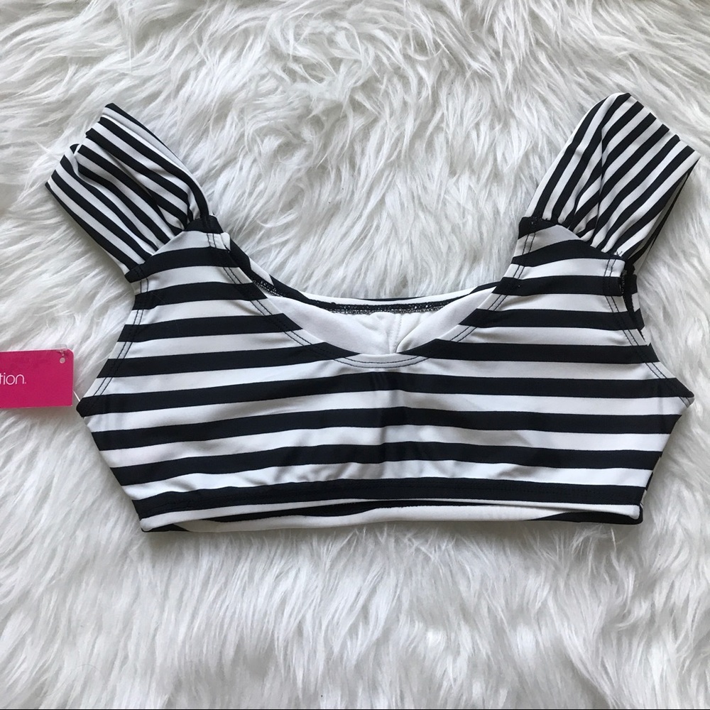 Black & White Striped Cropped Tankini Swim Top - Picture 6 of 7