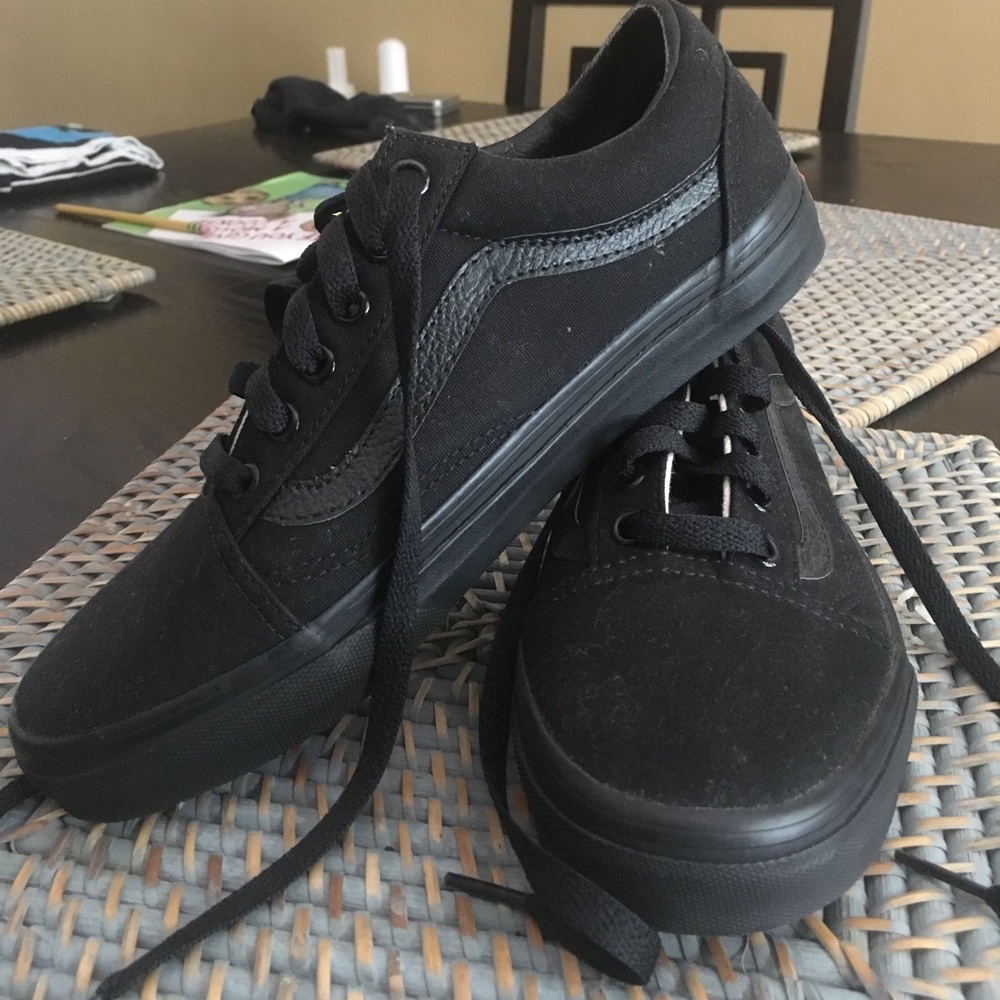 Never worn Old Skool all black low top vans