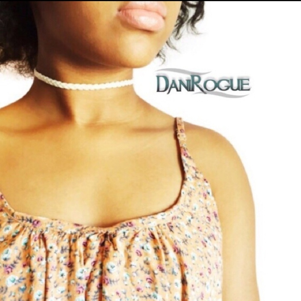 Cream Choker