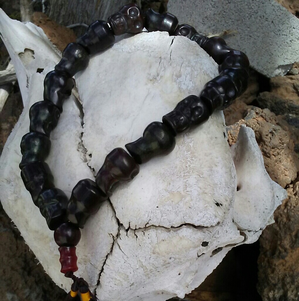 Accessory metal skulks with tassel