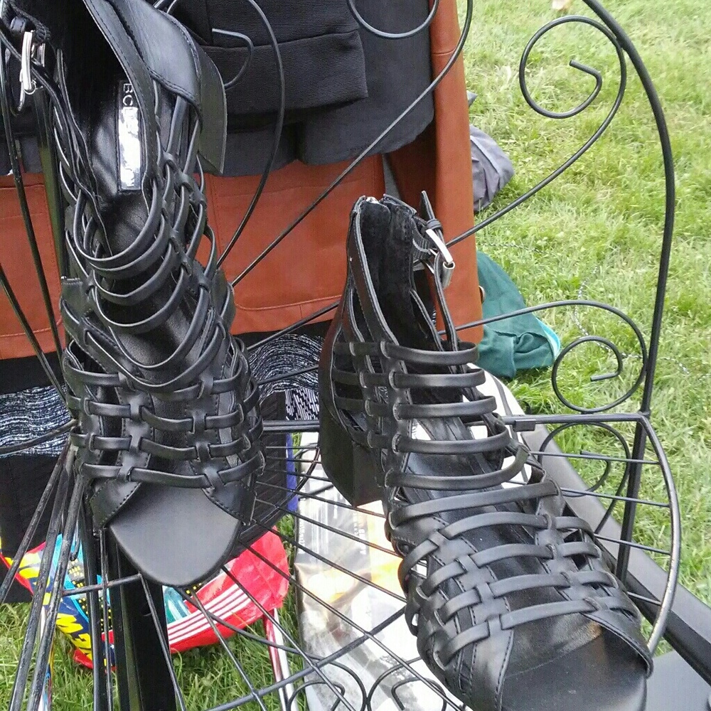 Size 11  2" Black Leather weaved sandal