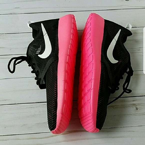 Nike Shoes - New Nike Roshe One Flight sneaker pink black sz 8