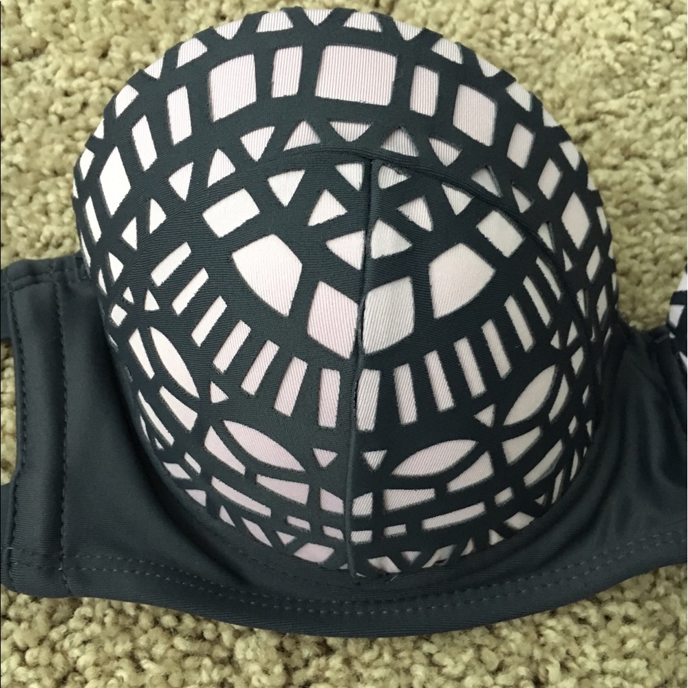 Bikini - Picture 2 of 3