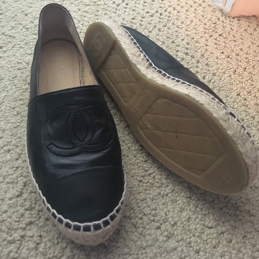 size 37 Chanel espadrilles only worn a few times!! - Picture 4 of 4