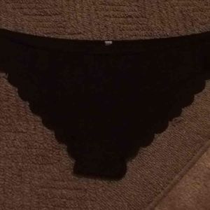 Scalloped bikini bottoms