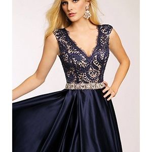 New Dazzling Lace Satin Aline gown. V neck size 18