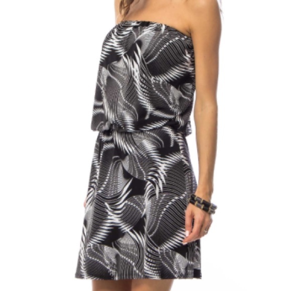 Geometric Print Strapless Dress - Picture 4 of 5