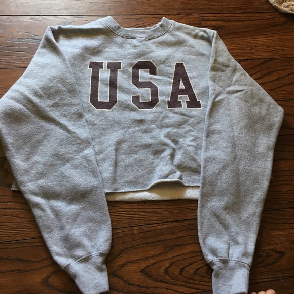 Brandy Melville Tops - Brandy Melville cropped sweatshirt