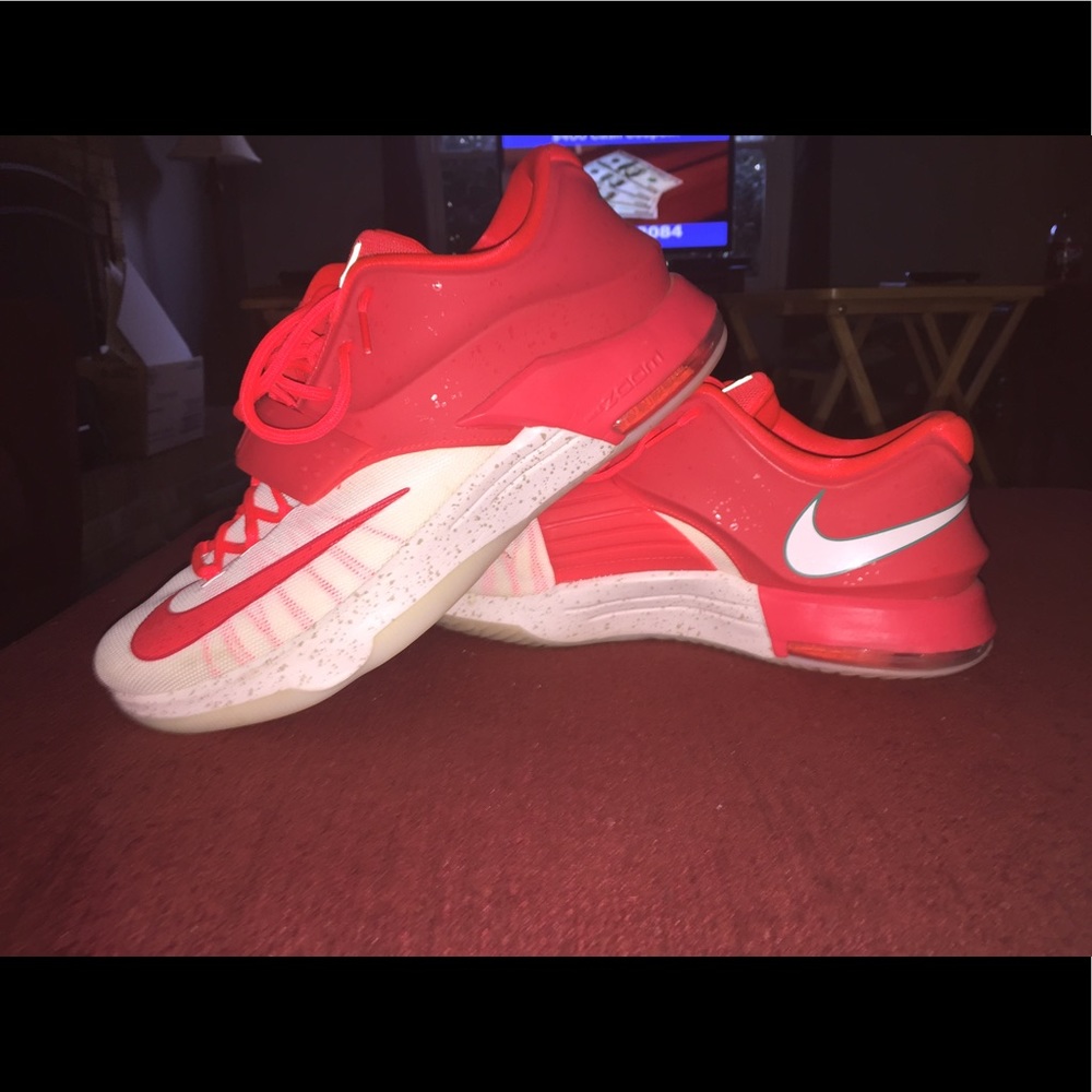 Good condition worn maybe 4 times max