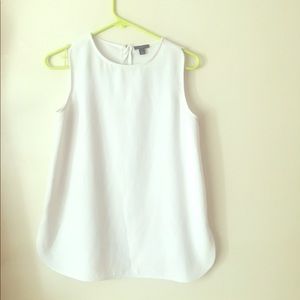 Sleeveless white tunic/blouse