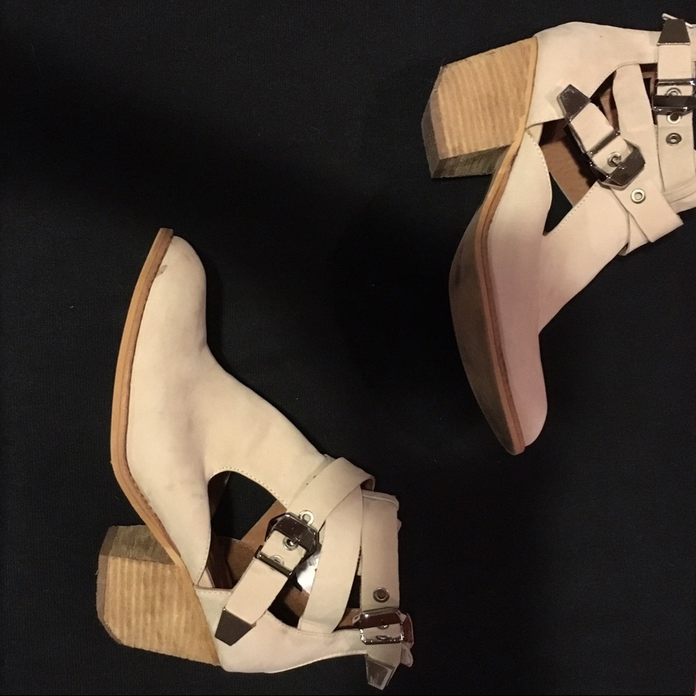 Jeffrey Campbell booties!!