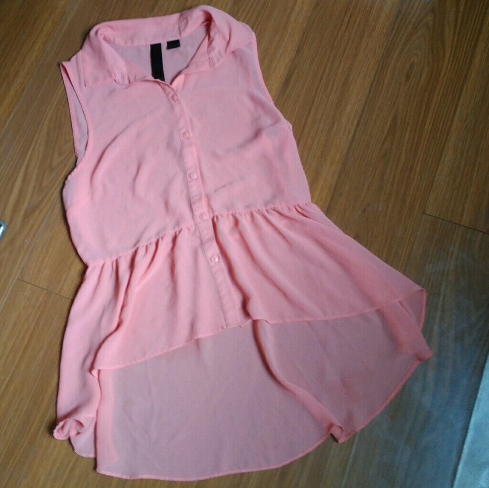 Peach sleeveless hi low blouse