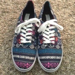 Aeropostale patterned shoes