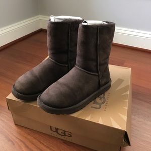 Ugg Classic Short in Chocolate