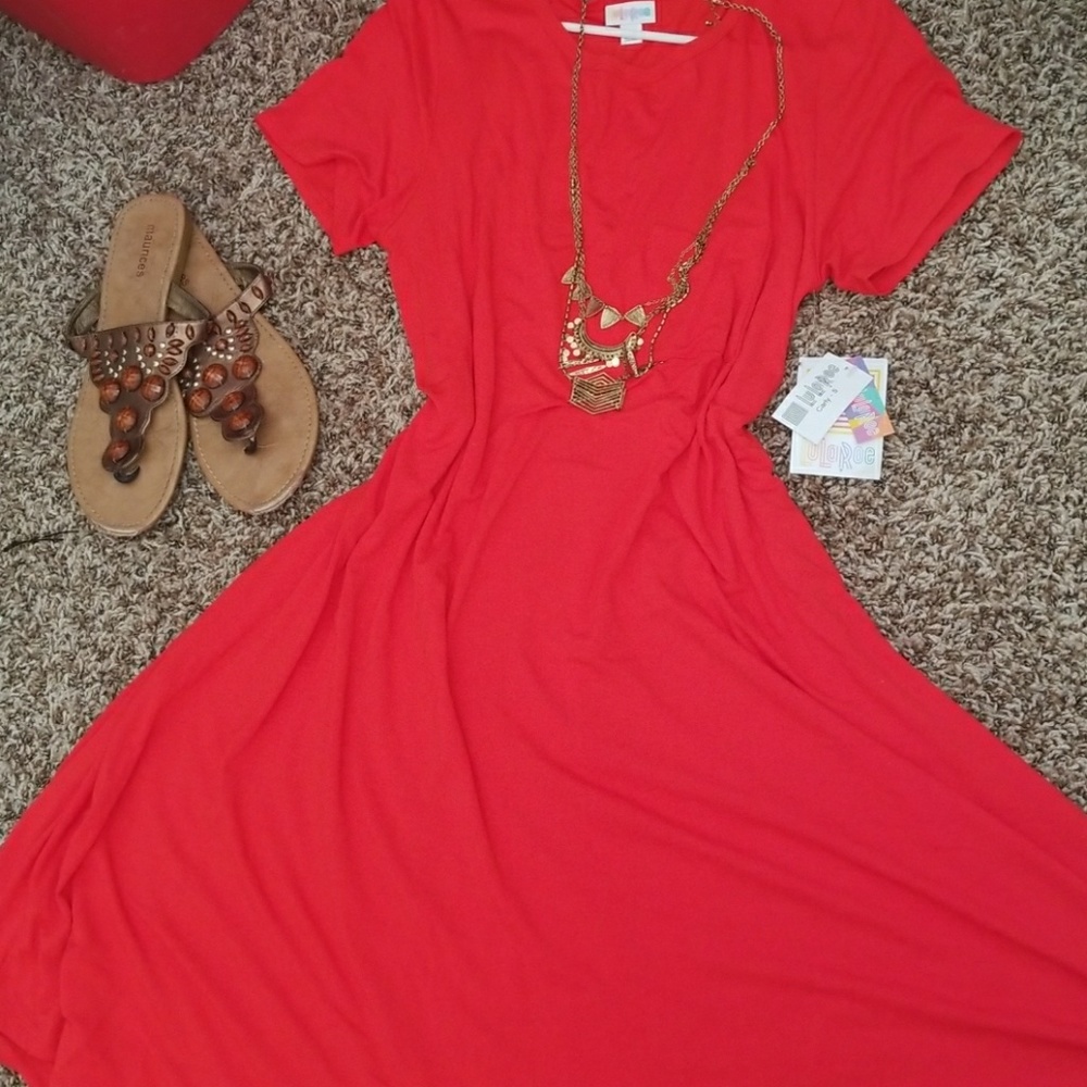 BNWT GORGEOUS bright red small lularoe carly