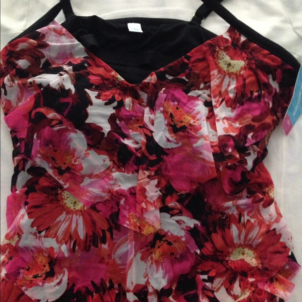 NWT tiered tankini top 22W