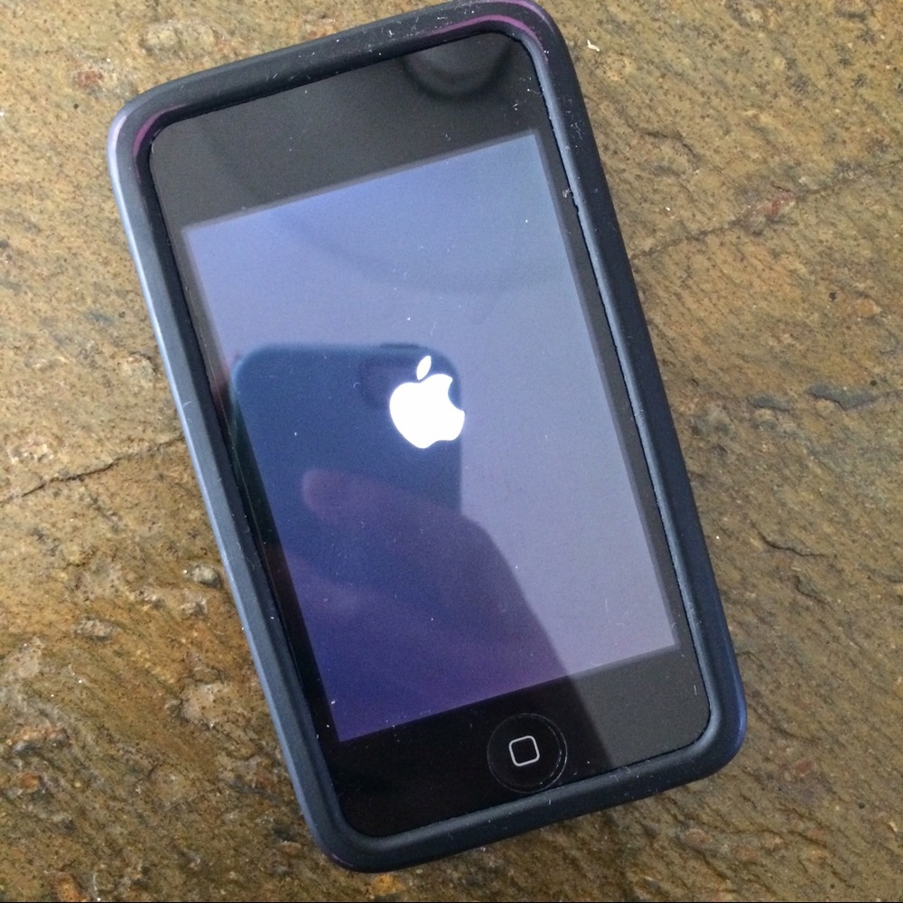 IPOD TOUCH (8GB)