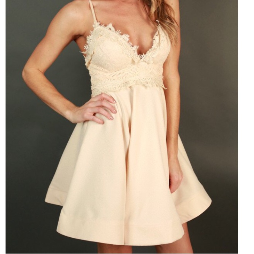 ⭐️HP 8/9/17⭐️ Cream Lace Fit and Flare Dress