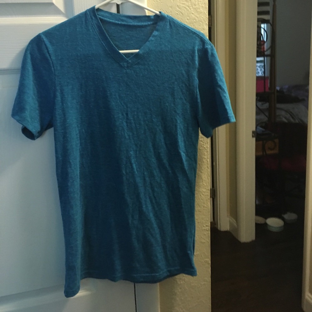 Tee shirt v neck