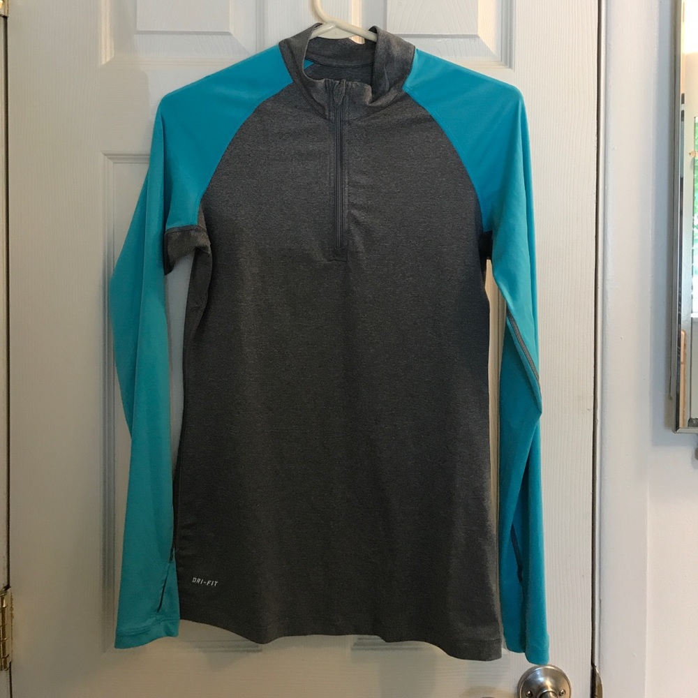 Medium Nike Fitted Dri-Fit Quarter Zip