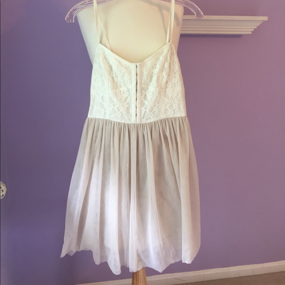 💜HP 8/9/17💜 Romantic Lace and Tulle Dress