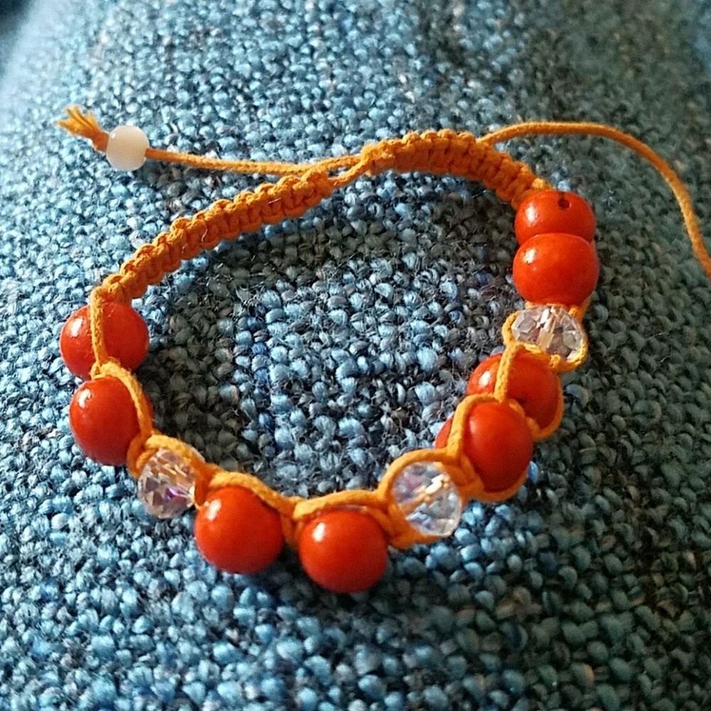 Brazilian bead bracelet with crystals