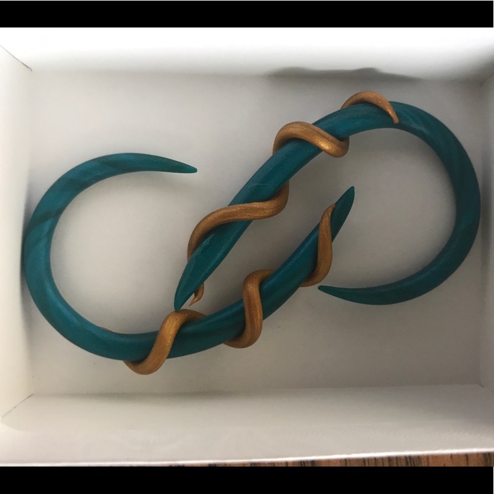 Pearl Turquoise & Gold Curved Gauges - 6G