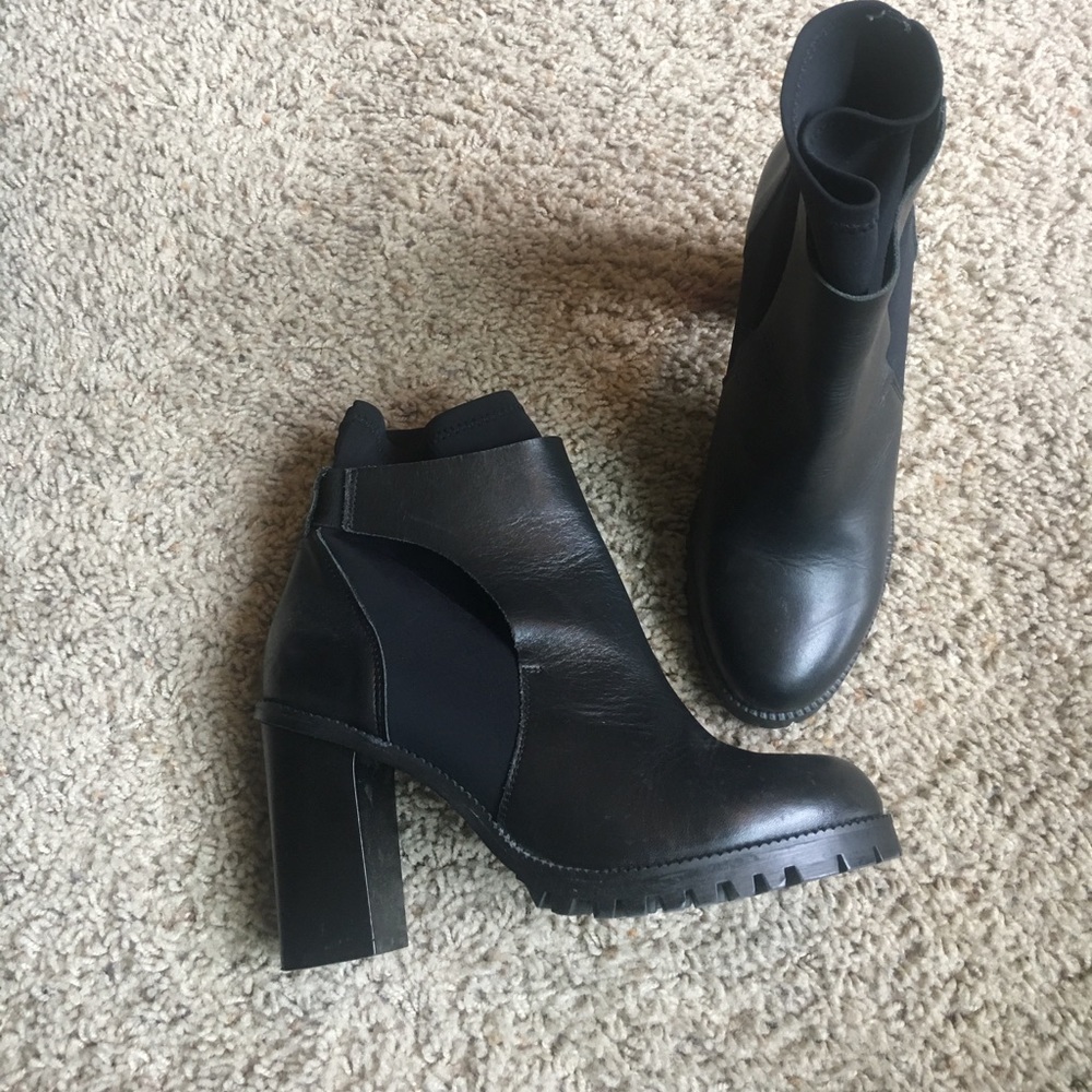 Kenneth Cole Scuba lining- Leather Bootie.