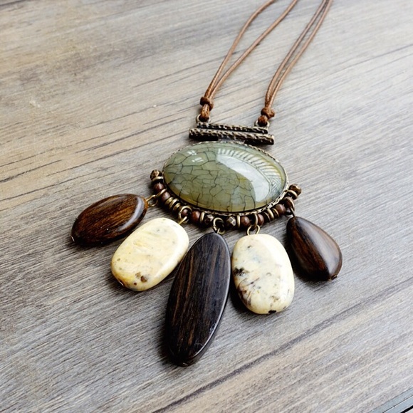 Premier Designs Jewelry - Stone Necklace ✨