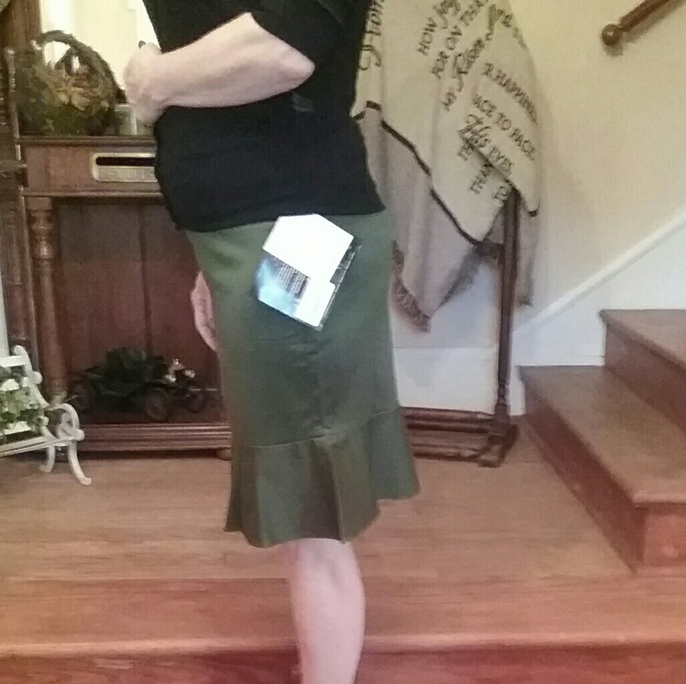 Iman Olive Green Skirt. NWT