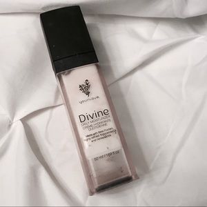 High end moisturizer! Younique moisturizer!