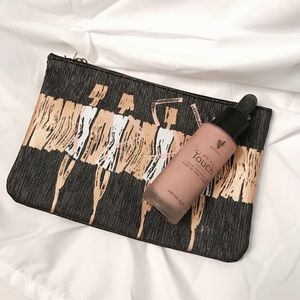 Bundle High end liquid foundation and Ipsy bag!