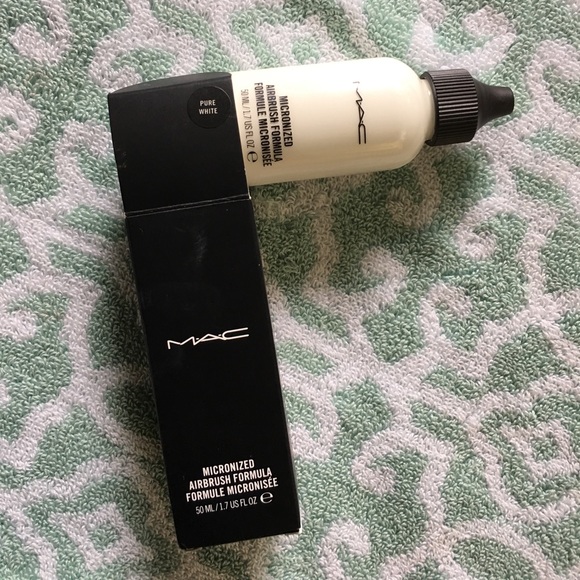 M•A•C Cosmetics Micronized Airbrush Formula - Picture 2 of 5
