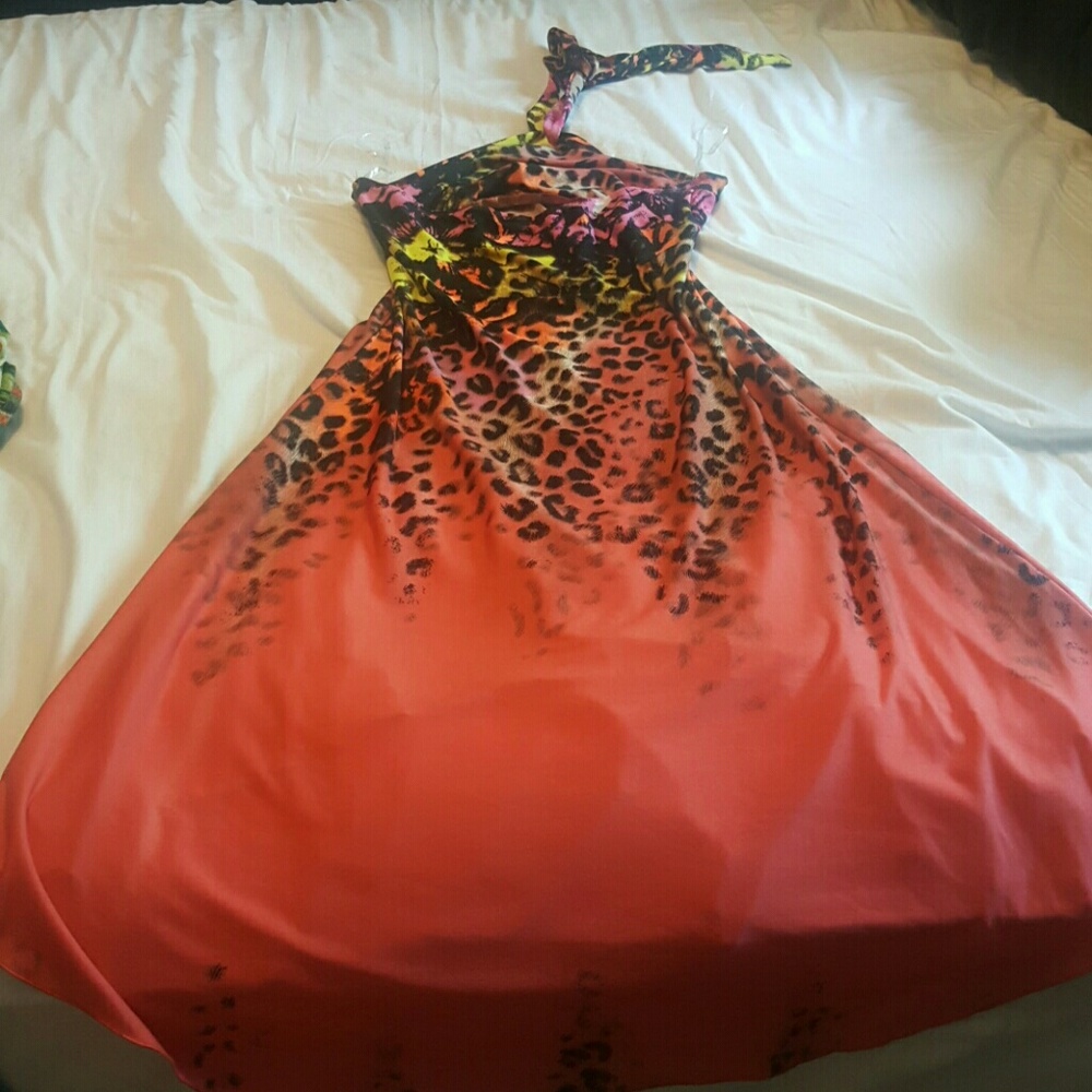 Dress - Picture 3 of 3