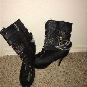 Black bootie heels size 11