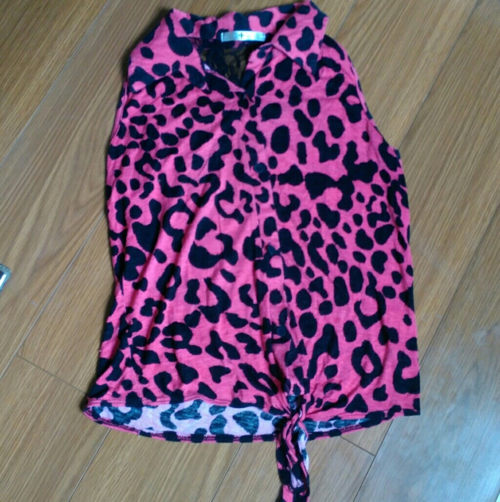 Bright pink leopard print crop top