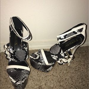 Snake skin heels size 11