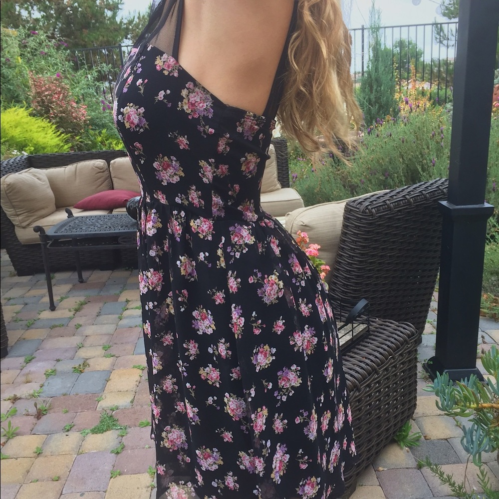 Floral mesh-top dress🌸