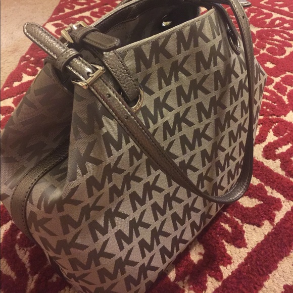 MK purse - Picture 2 of 2