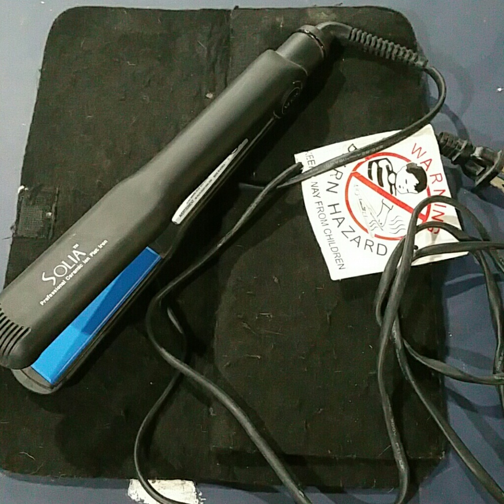Solia hair straightener