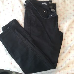 Black mid rise jegging