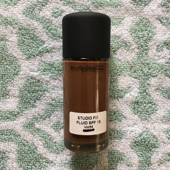 M•A•C Cosmetics Studio Fix Fluid SPF15 - Picture 2 of 6