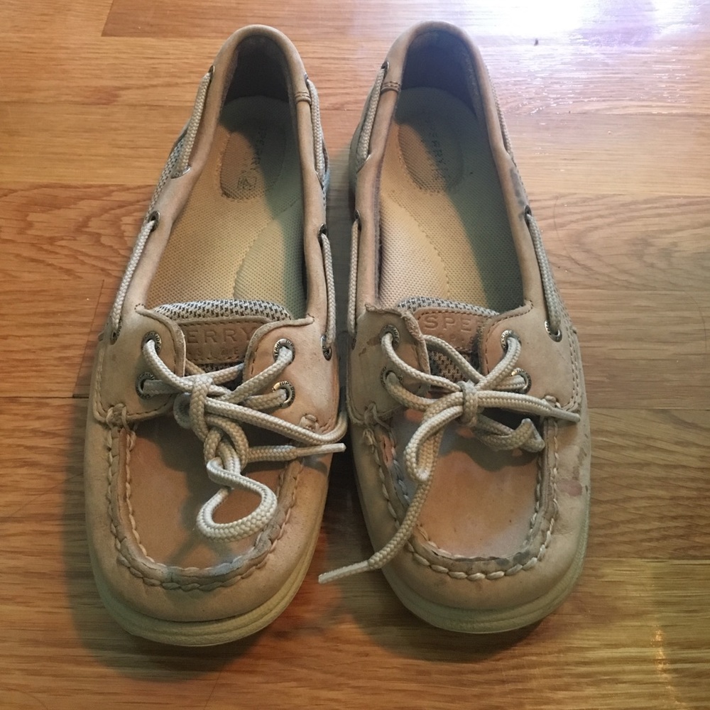 Tan Sperry's size 6