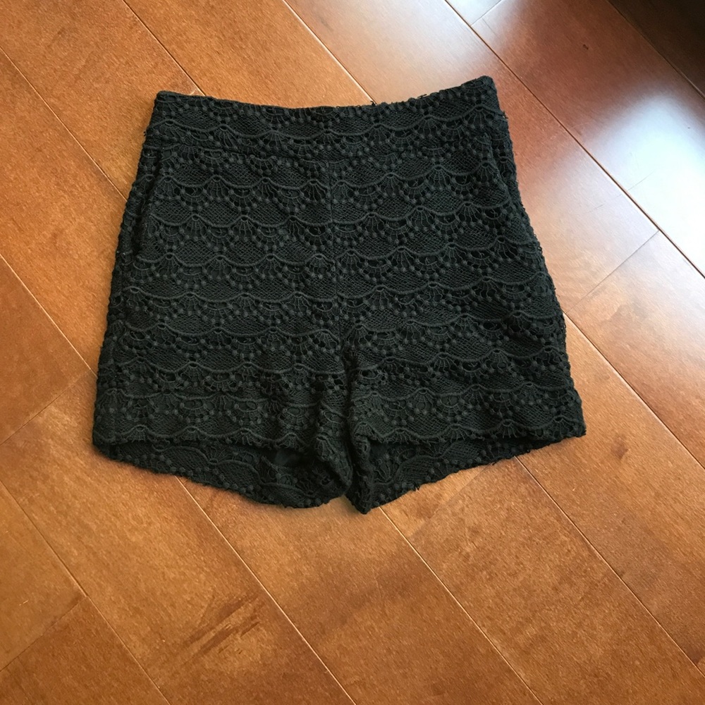 Express Lace Scalloped high wasted shorts