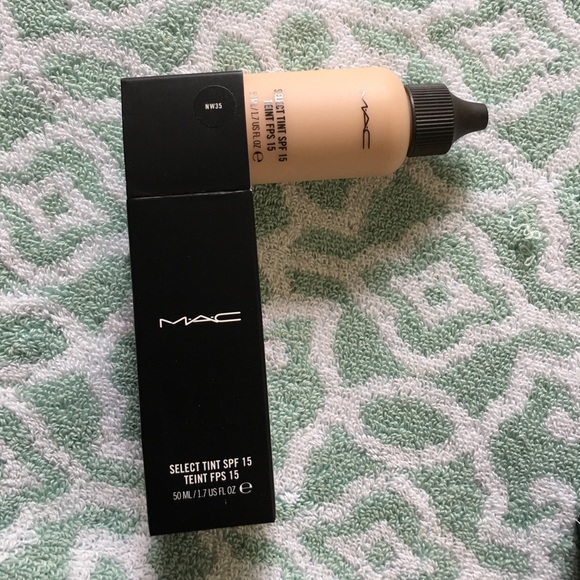 M•A•C Cosmetics Select Tint SPF15 - Picture 4 of 5