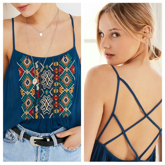 NWOT Ecote Boho Embroidered Top - Picture 3 of 8