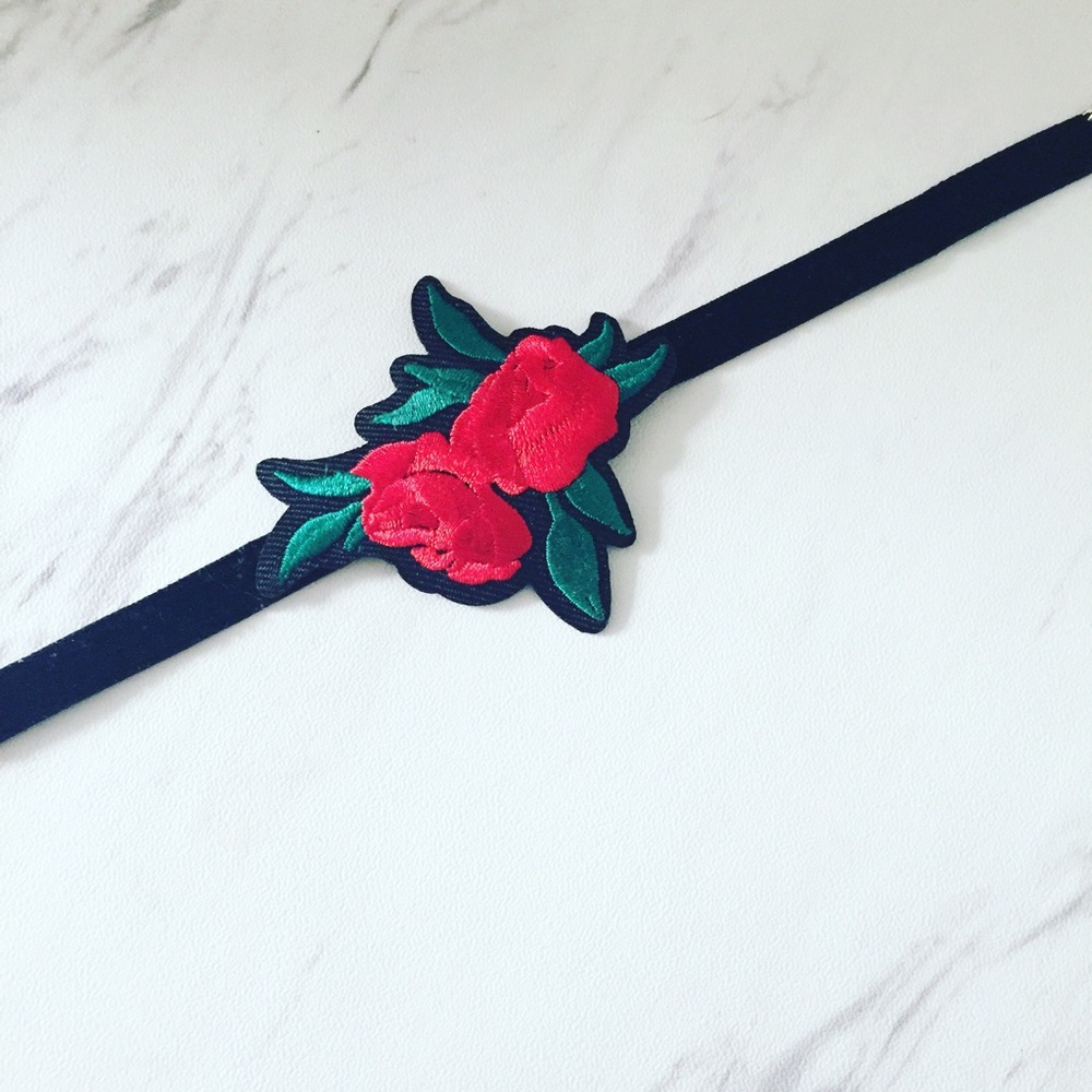 ❗️one left❗️Rose Choker